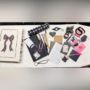 🖤🤍🩷Black and White with a touch of Pink Bookish Bundle